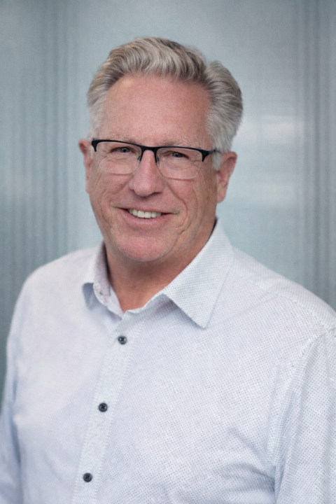 Headshot of consultant Dan Milefchik
